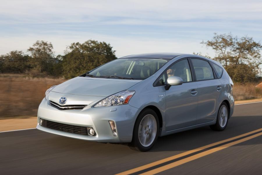  Toyota Prius V 2011 года  (фото 20 из 208)